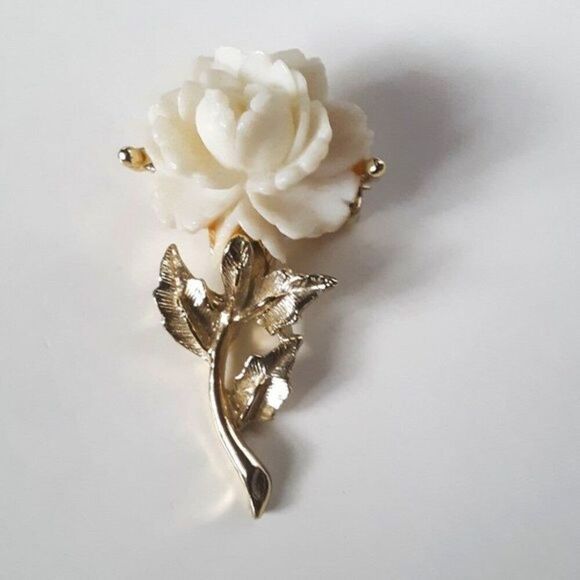 Vintage White Rose Gold Tone Small Brooch - Picture 1 of 6
